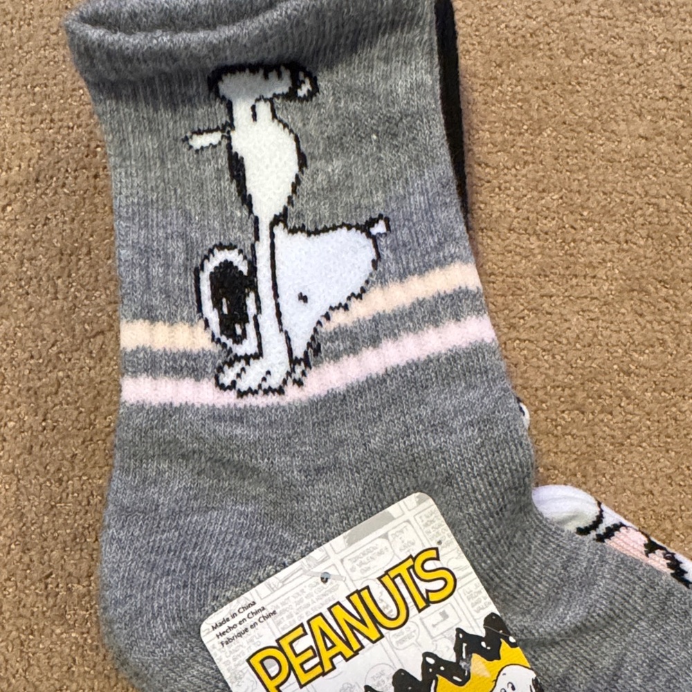 Peanuts Socks with Snoopy - Picture 5 of 5